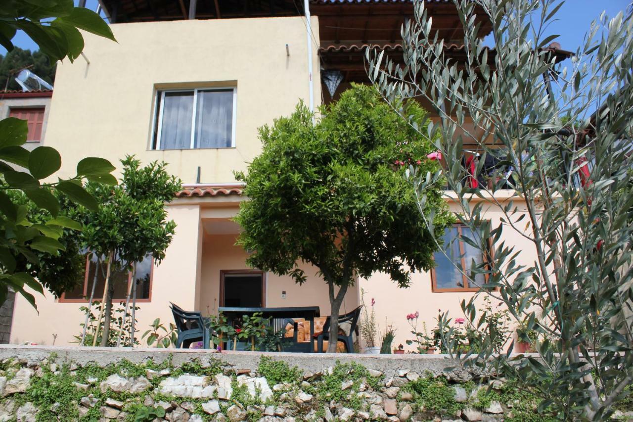 Guest House Noah&Kristel Berat Exterior foto
